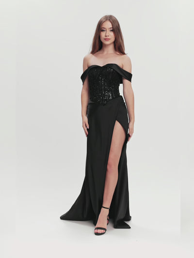 Rochie de seară cu corset din paiete și fustă din satin în mișcare – un look de neuitat pentru evenimente elegante